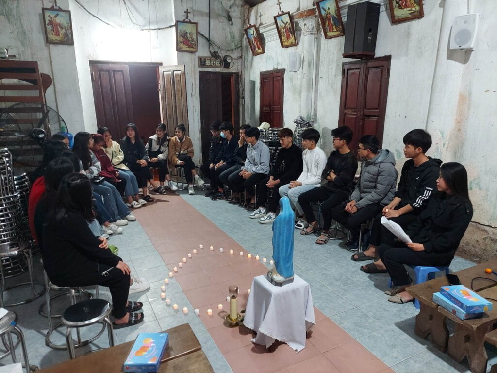 Cầu nguyện SVCG Phú Mỹ - chủ đề: Thinh lặng 1 svcgphumy-cau-nguyen-chu-de-thinh-lan