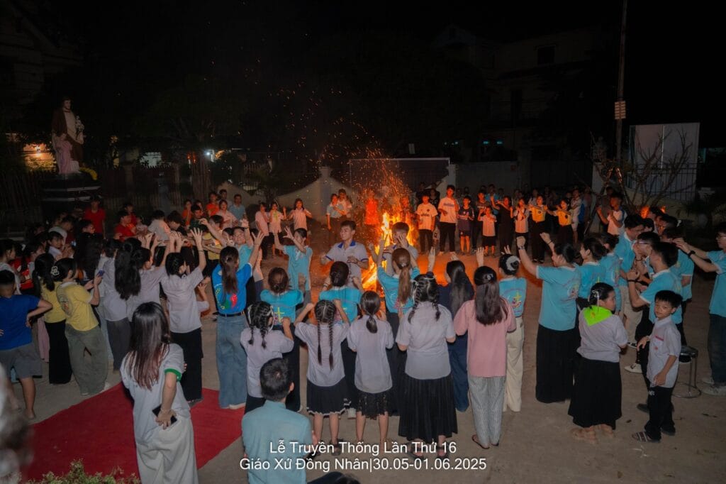 Le truyen thong svcg phu my xvi chu de duc maria voi va len duong 2